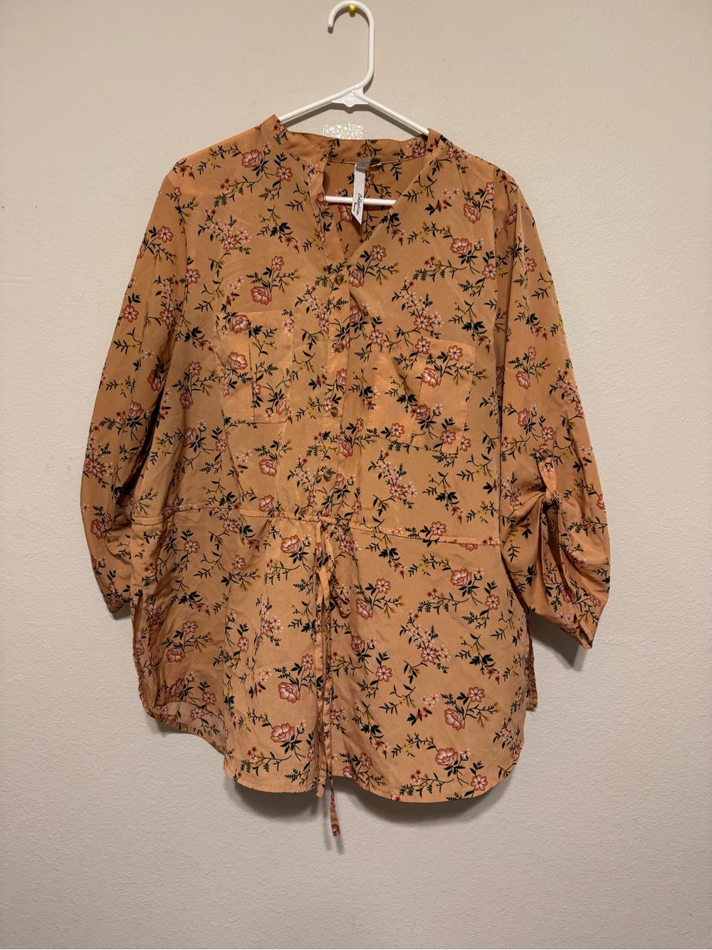 Collection Woman Floral V-Neck Top in Peach